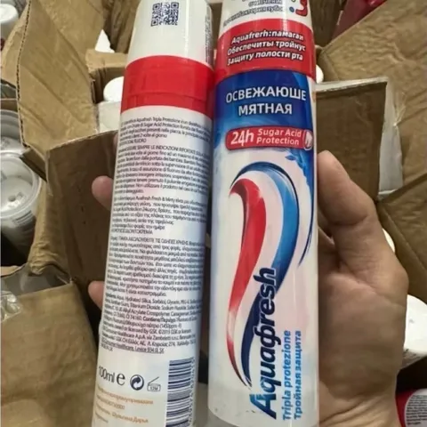 Kem đánh trắng răng Aquafresh Whitening 100ml dạng ống  Kem đánh trắng răng Aquafresh Whitening 100ml dạng ống