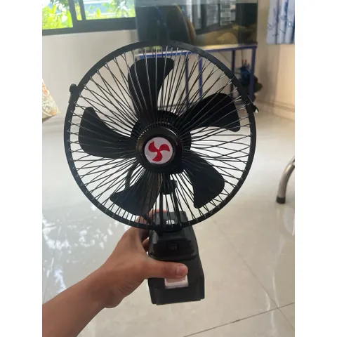 Quạt tích điện có xoay, 22cm, pin 10 cell (gồm quạt, pin, sạc) 812128