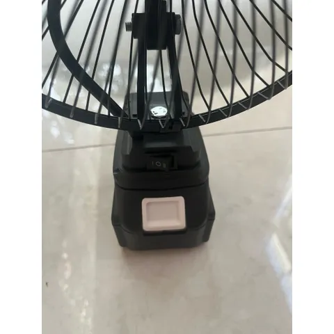 Quạt tích điện có xoay, 22cm, pin 10 cell (gồm quạt, pin, sạc) 812128