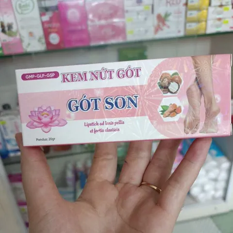KEM NỨT GÓT GÓT SON (Tuýp 10g) Gót Son cho làn da mịn màng và đàn hồi chắc khỏe.