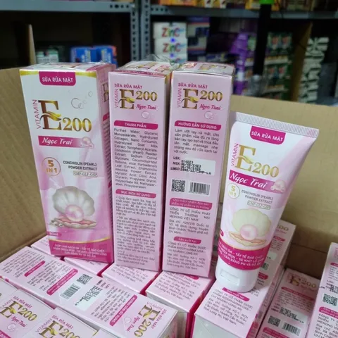 SỮA RỬA MẶT VITAMIN E200 NGỌC TRAI 5 in 1 (Tuýp 80ml) GIÚP SẠCH DA, TẨY TẾ BÀO CHẾT, NGĂN NGỪA MỤN, SE KHÍT LỖ CHÂN LÔNG