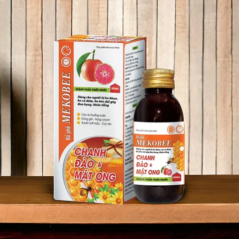 Siro MẬT ONG CHANH ĐÀO MEKOBEE (Chai 100ml) Giúp bổ phế, hỗ trợ giảm các biểu hiện: họ nhiều, tăng tiết đờm, khản tiếng.
