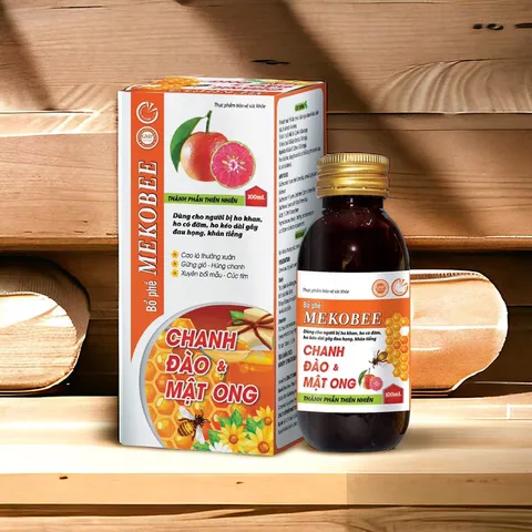 Siro MẬT ONG CHANH ĐÀO MEKOBEE (Chai 100ml) Giúp bổ phế, hỗ trợ giảm các biểu hiện: họ nhiều, tăng tiết đờm, khản tiếng.