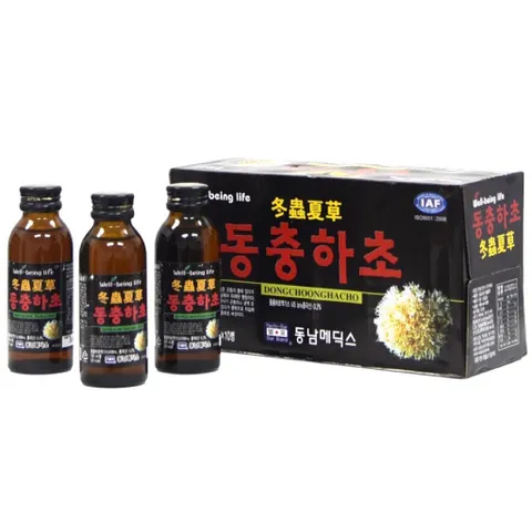 Nước uống Đông Trùng Hạ Thảo Well-being life (Hộp 10 Chai x 100ml) giúp bồi bổ sức khỏe và tăng cường đề kháng.