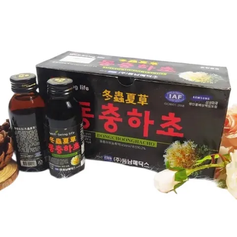 Nước uống Đông Trùng Hạ Thảo Well-being life (Hộp 10 Chai x 100ml) giúp bồi bổ sức khỏe và tăng cường đề kháng.