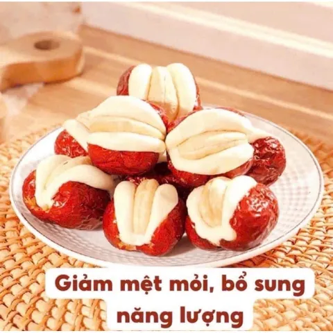 Kẹo Táo Đỏ Kẹp Sữa Lạc Đà Nhân Hạt Điều