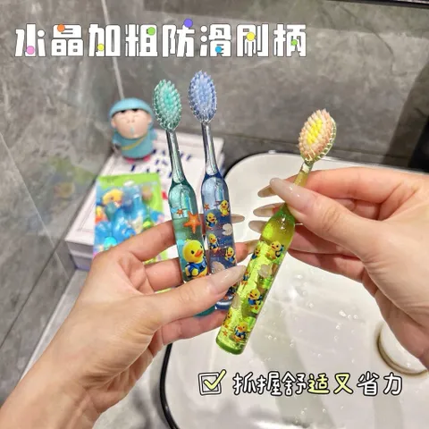 COMBO 3 BÀN CHẢI ĐÁNH RĂNG HÌNH VỊT CON NGỘ NGHĨNH - Lông Mềm Mại, Cán Pha Lê Chống Trượt Cho Bé Yêu
