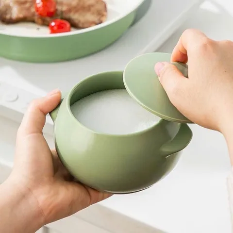 Âu Đựng Mỡ Heo, Hũ Đựng Gia Vị Bằng Sứ Cao Cấp Kèm Thìa – Thiết Kế Dáng Tròn Sang Trọng, Nhiều Dung Tích (880ml/1550ml)