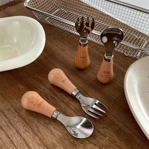 Bộ THìa Dĩa Inox Cán Gỗ Hình Gấu Kèm Hộp Đựng Cho Bé Ăn Dặm