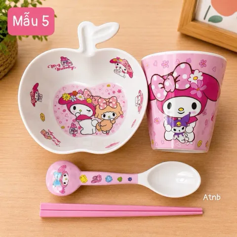 BỘ BÁT ĐŨA 4 MÓN HÌNH TRÁI TÁO SIÊU CUTE - Set Bát Ăn Dặm Hình Sanrio (Kuromi, Melody, Pompompurin, Hangyodon) Đa Năng 813883