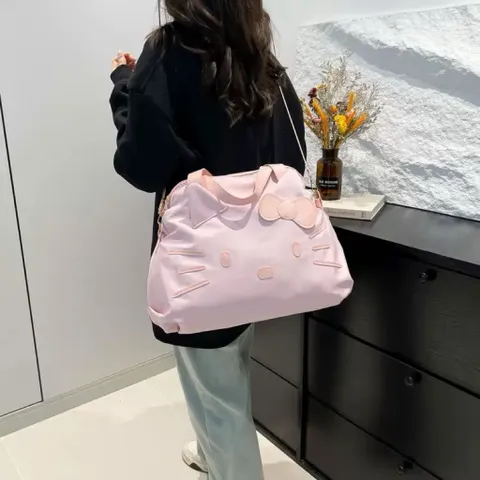 Túi Xách Nữ Hello Kitty Dáng Duffle Quai Da Cao Cấp - Túi Đeo Chéo Du Lịch Đi Học Đi Chơi Cực Dễ Thương Hot Trend 814086