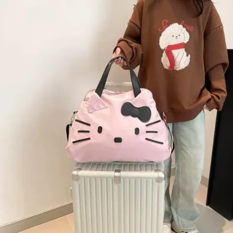 Túi Xách Nữ Hello Kitty Dáng Duffle Quai Da Cao Cấp - Túi Đeo Chéo Du Lịch Đi Học Đi Chơi Cực Dễ Thương Hot Trend 814086