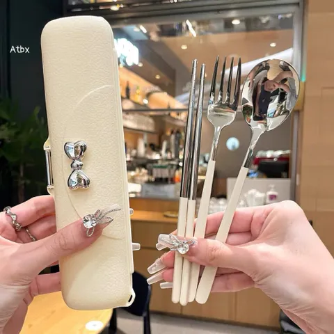 Bộ Thìa Dĩa Đũa Inox Cá Nhân Văn Phòng Học Sinh Cao Cấp Kèm Hộp Đựng Gắn Nơ Gương Sang Chảnh, Tiện Lợi Mang Đi Làm 814129