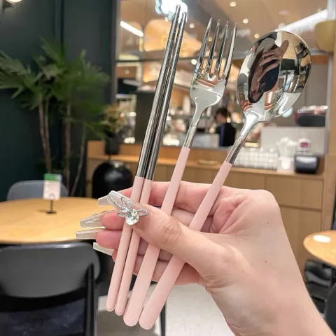 Bộ Thìa Dĩa Đũa Inox Cá Nhân Văn Phòng Học Sinh Cao Cấp Kèm Hộp Đựng Gắn Nơ Gương Sang Chảnh, Tiện Lợi Mang Đi Làm 814129