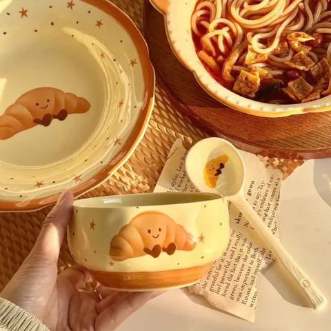 Bộ Bát Đĩa Gốm Sứ Decor Dễ Thương - Trọn Bộ Bát Tô Có Quai Ăn Mì, Bát Con Ăn Cơm, Đĩa Sứ, Thìa Đũa Họa Tiết Bánh Mì Cute 814422