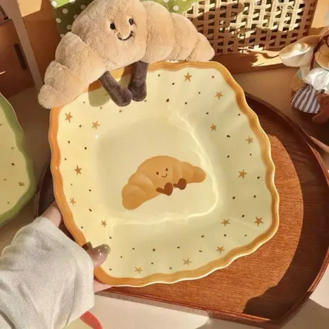 Bộ Bát Đĩa 5 Món Gốm Sứ Cao Cấp Decor - Set Bát Tô Có Tay Cầm, Bát Cơm, Đĩa Lượn Sóng, Thìa Đũa Hình Bánh Mì Dễ Thương 814424
