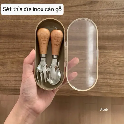 Bộ THìa Dĩa Inox Cán Gỗ Hình Gấu Kèm Hộp Đựng Cho Bé Ăn Dặm 814426