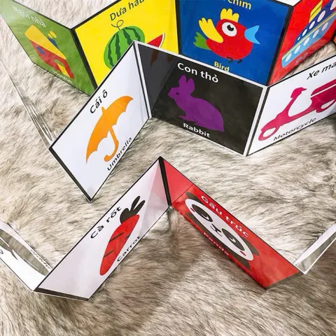Thẻ kích thích thị giác cho bé, hỗ trợ nhận biết màu sắc và chi tiết vật thể