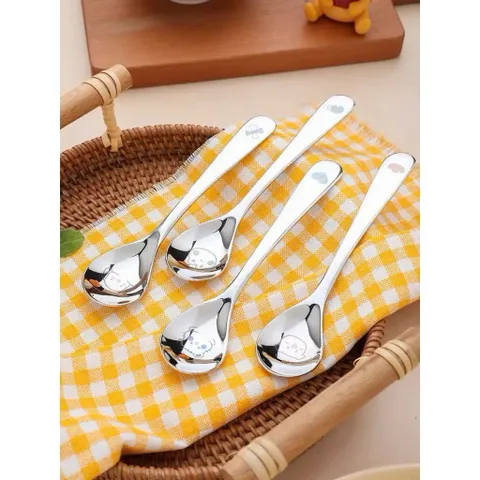 Thìa Inox cho bé in hình tim dễ thương, chuôi dài an toàn cạnh mịn dễ vệ sinh kt/15,5cm