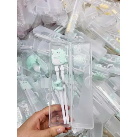 Đũa tập gắp, tập ăn xỏ ngón khủng long kèm hộp cho bé