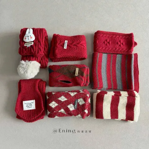 Khăn len đỏ diện tết🧧, noel 🎄😘😘😘 Hình nào cũng xinh yêu cho bé