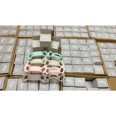 Tay cầm bình silicon kèm hộp, vừa hầu hêt với mọi loại bình