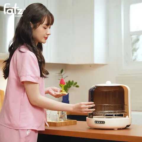 Máy úp bình sữa, tiệt trùng UVC, sấy khô và bảo quản Tidy 2