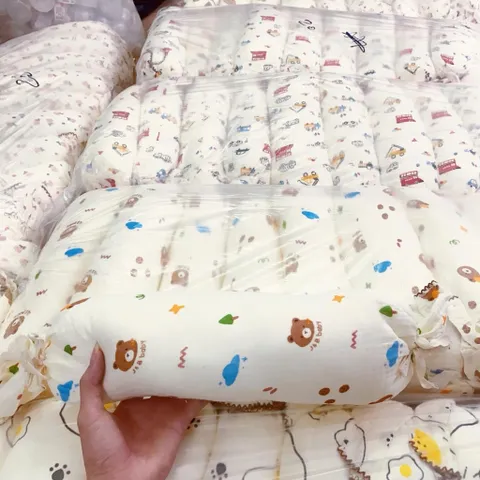 Gối Chặn Tay Cho Bé Sơ Sinh – Gối Ôm Cotton Mềm Mại Chống Giật Mình, Thoáng Khí, Nhiều Họa Tiết Dễ Thương