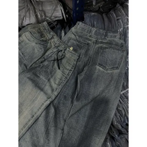 Quần jean dài - Quần jean nữ dài 105cm form suông wash loang sơn màu xám khói bụi cá tính dập nổi chữ phía sau - NU30