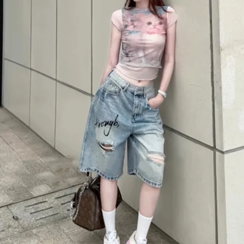 Quần Jean đùi - Quần Ngố ngắn nữ chất Jean / Denim wash rách dài 64cm thêu chữ cực bụi, chất chơi phong cách hàn quốc
