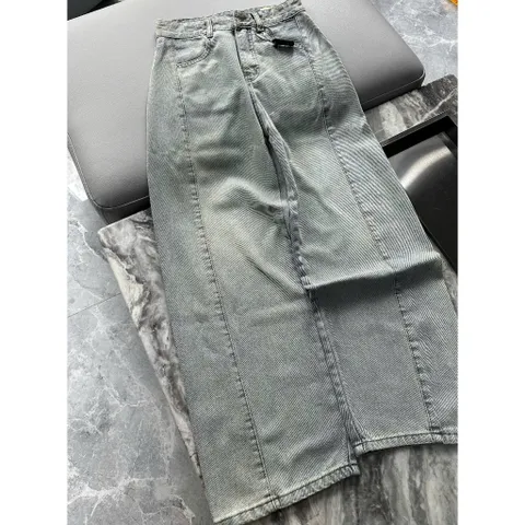 Quần jean dài - Quần jean / denim ống suông dài 100CM wash trendy tôn dáng với đường cắt dọc nổi bật thêu chữ đỏ SUM 29