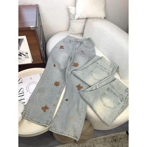 Quần jean dài - Quần jean/denim ống suông dài 102cm thêu bé gấu nâu nơ chữ phong cách hàn quốc, đáng iu, dễ thương B26