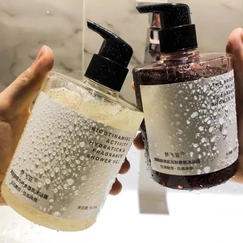 Sữa tắm hương nước hoa dưỡng trắng da, se khít lỗ chân lông Fragrance Shower Gel 500ml