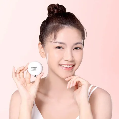 Mặt nạ dưỡng ẩm làm hồng môi Treechada Lip Mask Rose Oil Repair Thái Lan 13g