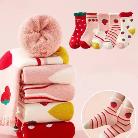 Set 5 đôi tất trẻ em thoáng khí lụa lạnh họa tiết quả dâu dành cho bé gái 2-8 Tuổi