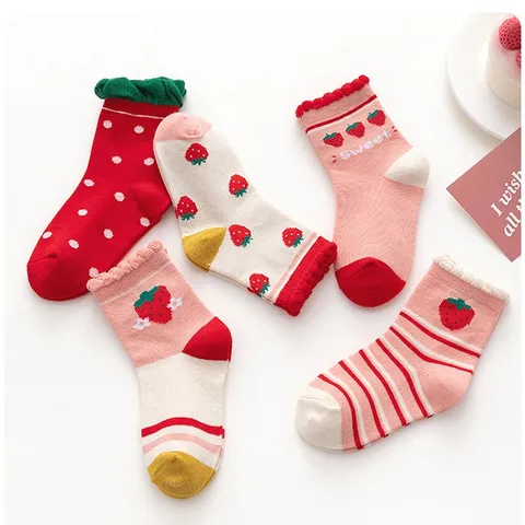 Set 5 đôi tất trẻ em thoáng khí lụa lạnh họa tiết quả dâu dành cho bé gái 2-8 Tuổi