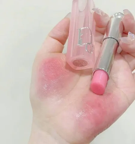 Son dưỡng Dior Lip Glow 001 Pink làm hồng môi tự nhiên, dưỡng ẩm sâu 🏷️ Giá sốc tại đây