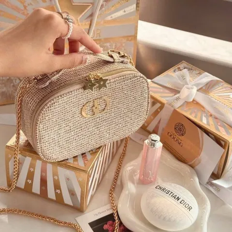 Set Dior Holiday 2025 dưỡng môi 001 & kem tay kèm túi cực xinh, chính hãng giá tốt 🛍️