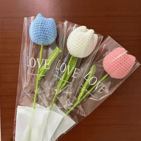 Bó hoa tulip len 1 bông làm quà tặng
