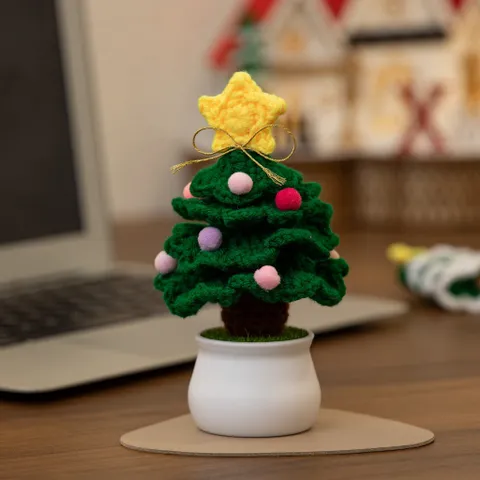 Chậu thông noel len dùng trang trí bàn làm việc, làm quà tặng