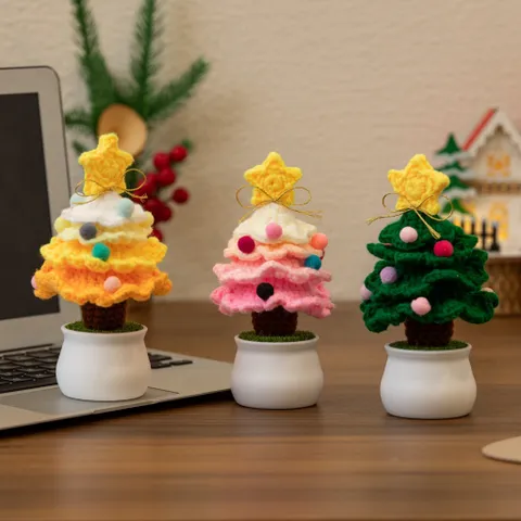 Chậu thông noel len dùng trang trí bàn làm việc, làm quà tặng