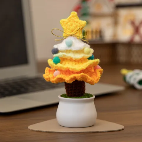 Chậu thông noel len dùng trang trí bàn làm việc, làm quà tặng