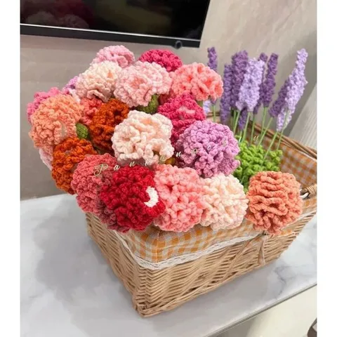 Hoa cẩm chướng len dùng làm quà tặng, trang trí bàn làm việc