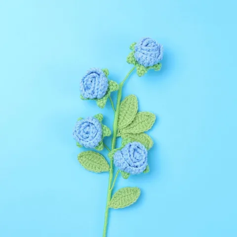 Cành hoa hồng ghép 4 bông hoa len handmade siêu xinh