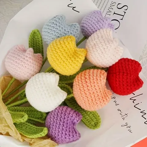 Hoa tulip len dùng làm quà tặng, trang trí bàn làm việc