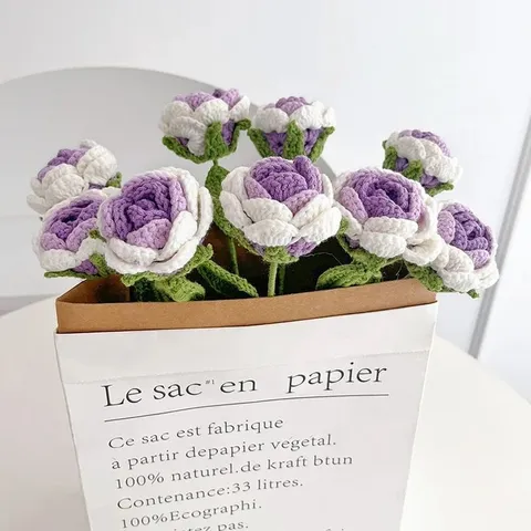Hoa hồng len dùng trang trí bàn làm việc, làm quà tặng