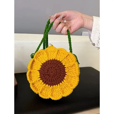Túi Đựng Điện Thoại Len Đeo Chéo Hoa Cúc Handmade – Nhẹ Xinh, Dễ Phối Đồ