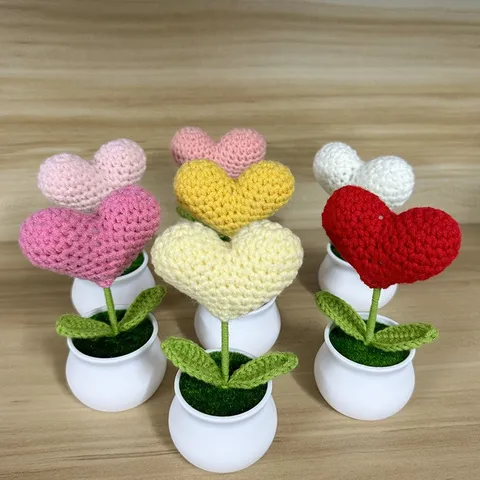 Chậu hoa trái tim len trang trí bàn làm việc, làm quà tặng