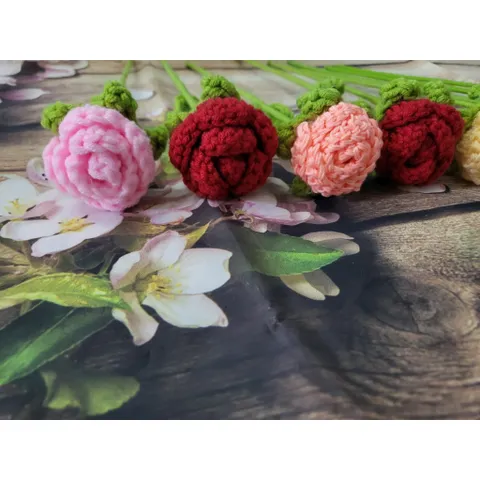 Hoa hồng mini len dùng trang trí bàn làm việc, làm quà tặng