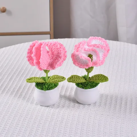 Chậu hoa cẩm chướng len dùng trang trí bàn làm việc, làm quà tặng